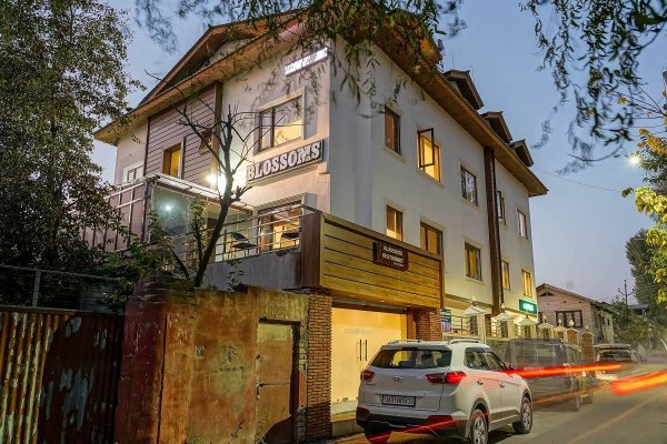 Hotel Blossoms